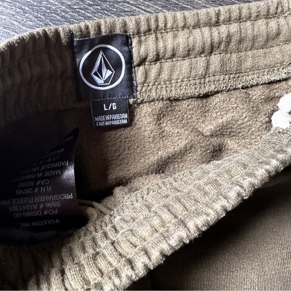 Volcom sweats - Picture 2 of 3
